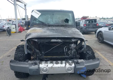 2013 Jeep Wrangler Unlimited Moab z USA, uszkodzony, nr VIN 1C4BJWEG7DL703775